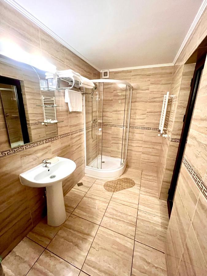 Complex Azar Hotell Galaţi Exteriör bild