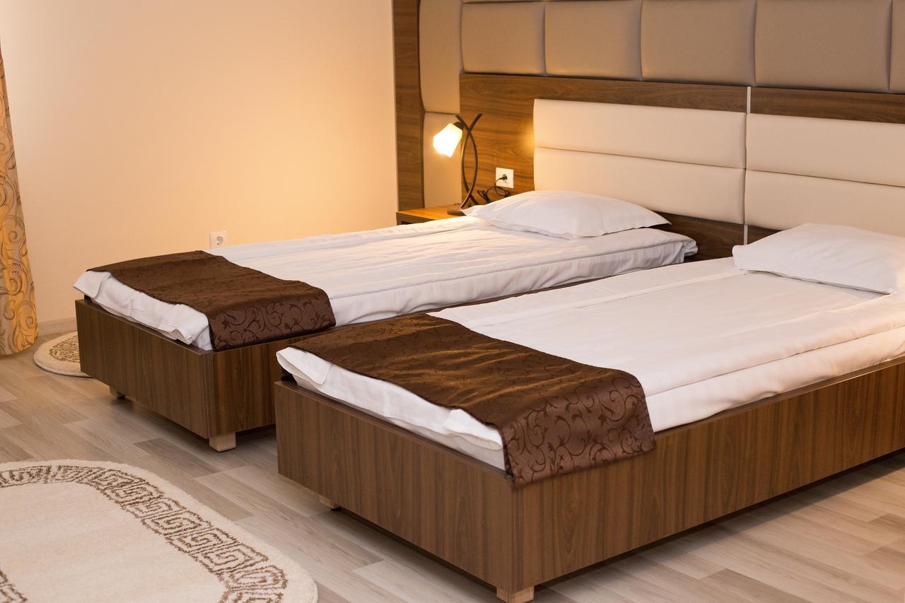 Complex Azar Hotell Galaţi Exteriör bild