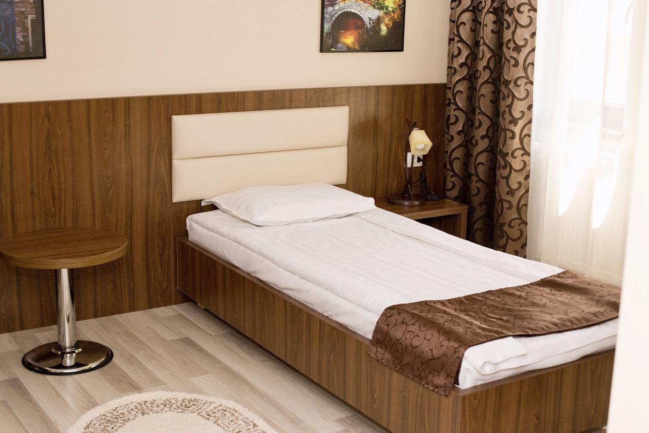 Complex Azar Hotell Galaţi Exteriör bild